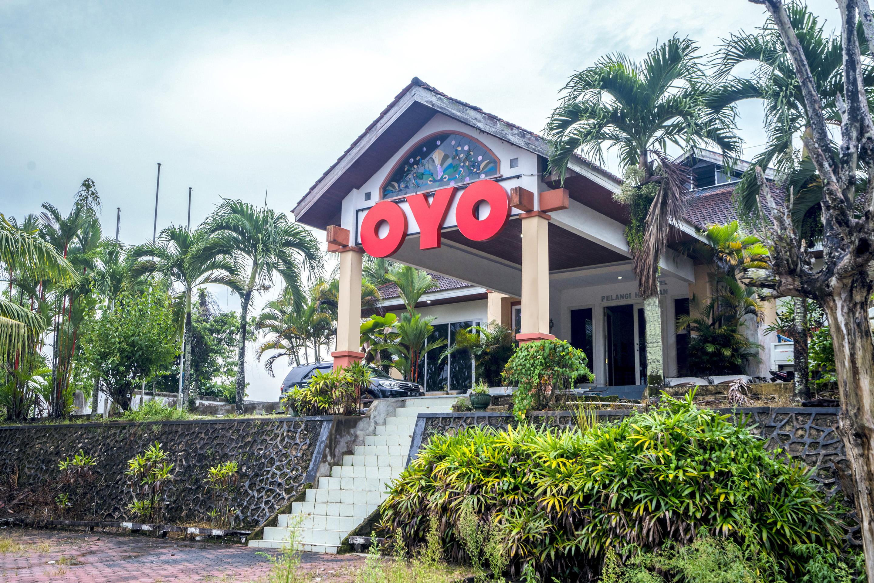 Oyo 1989 Hotel Pelangi Harapan Samarinda Buitenkant foto